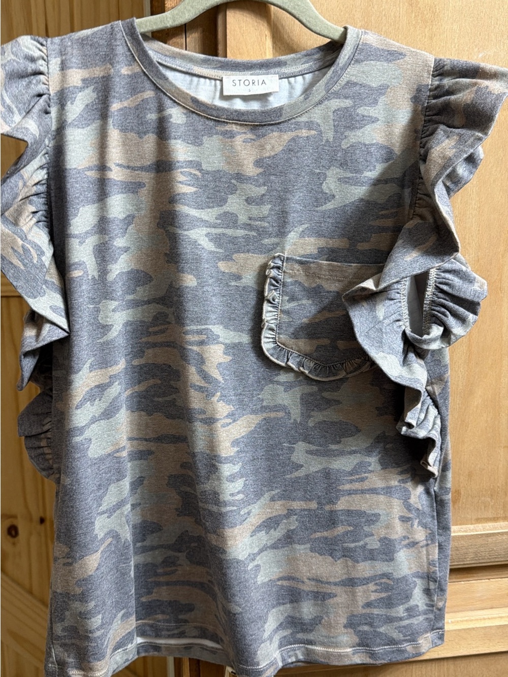 Storia Gray & Tan Camo Ruffle Sleeve Tank Top